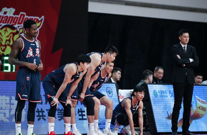 开云体育-包含广东宏远迎欧超杯关键赛，清晨刷新队史纪录，管理层满意，赛程密集仍需轮换的词条